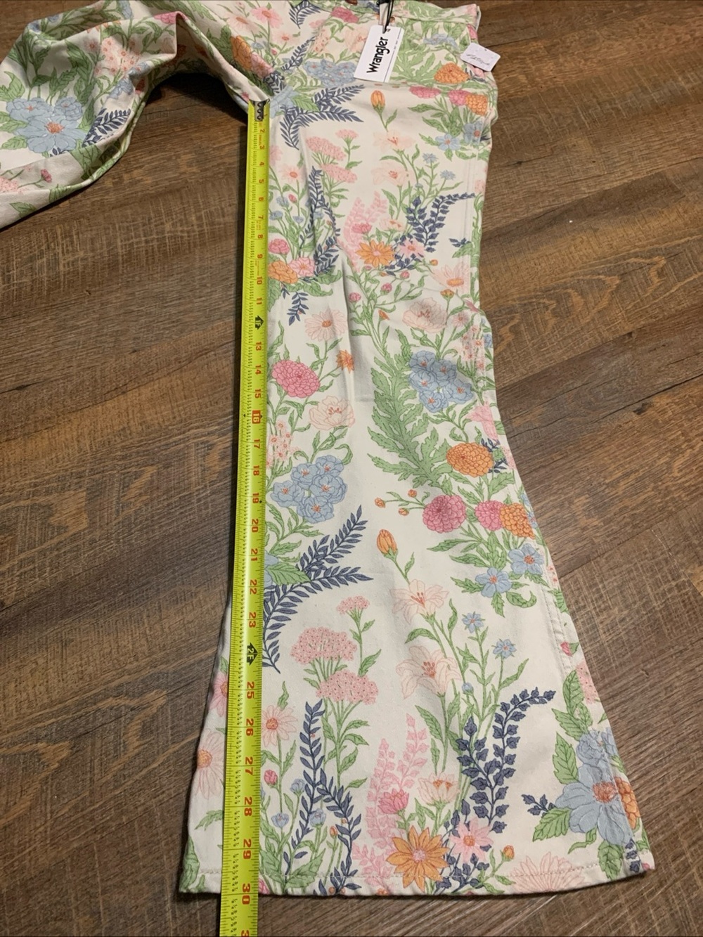 NEW Wrangler Wanderer 622 High-Rise Flare Jeans Wallflower Floral 26x30 Boho - Picture 3 of 11